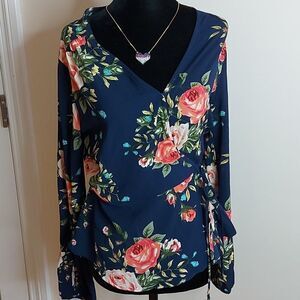 Monteau floral wrap top sz. L